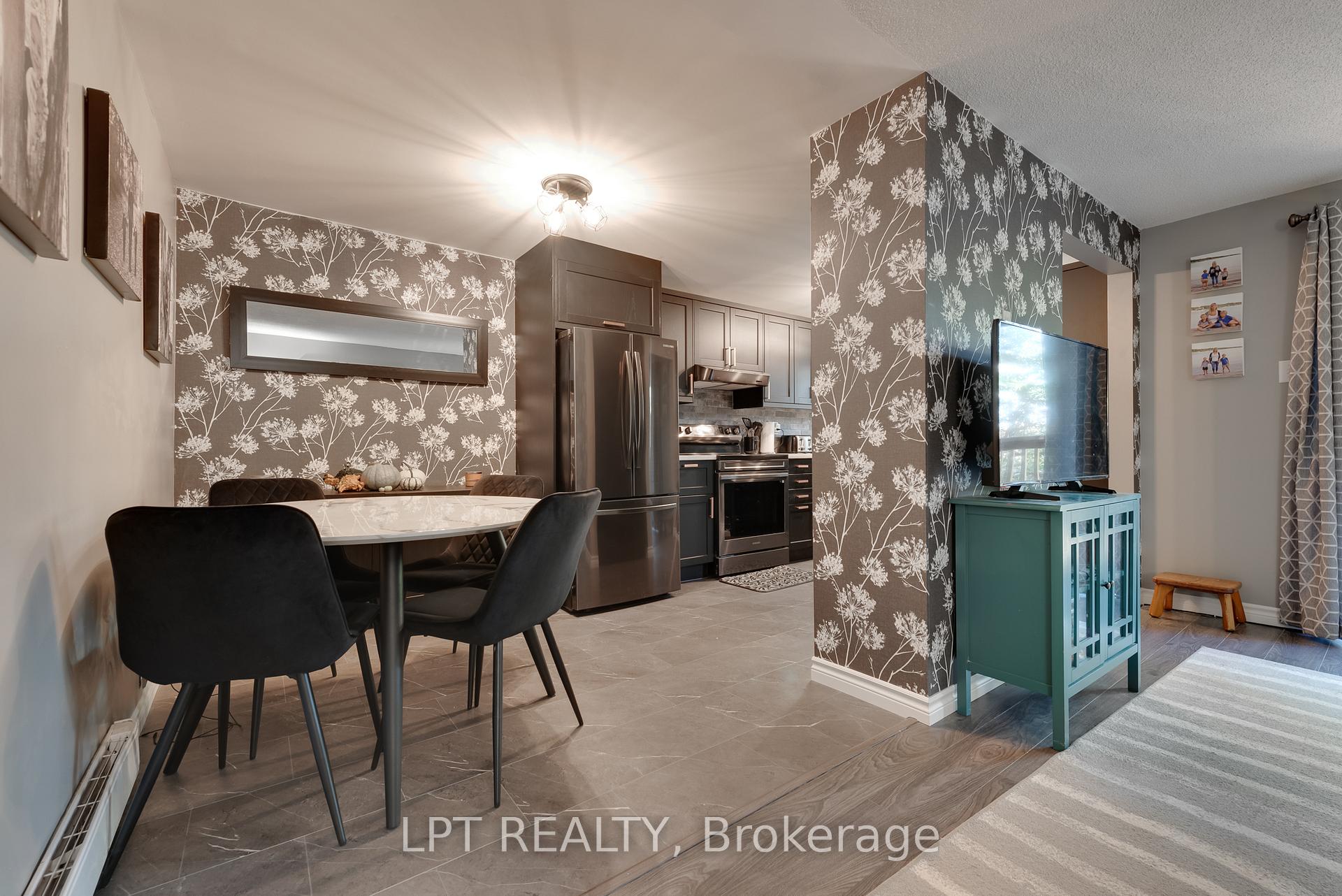 Photo 9 of 5 Evergreen Court, Barrie, Ardagh — HOMEH