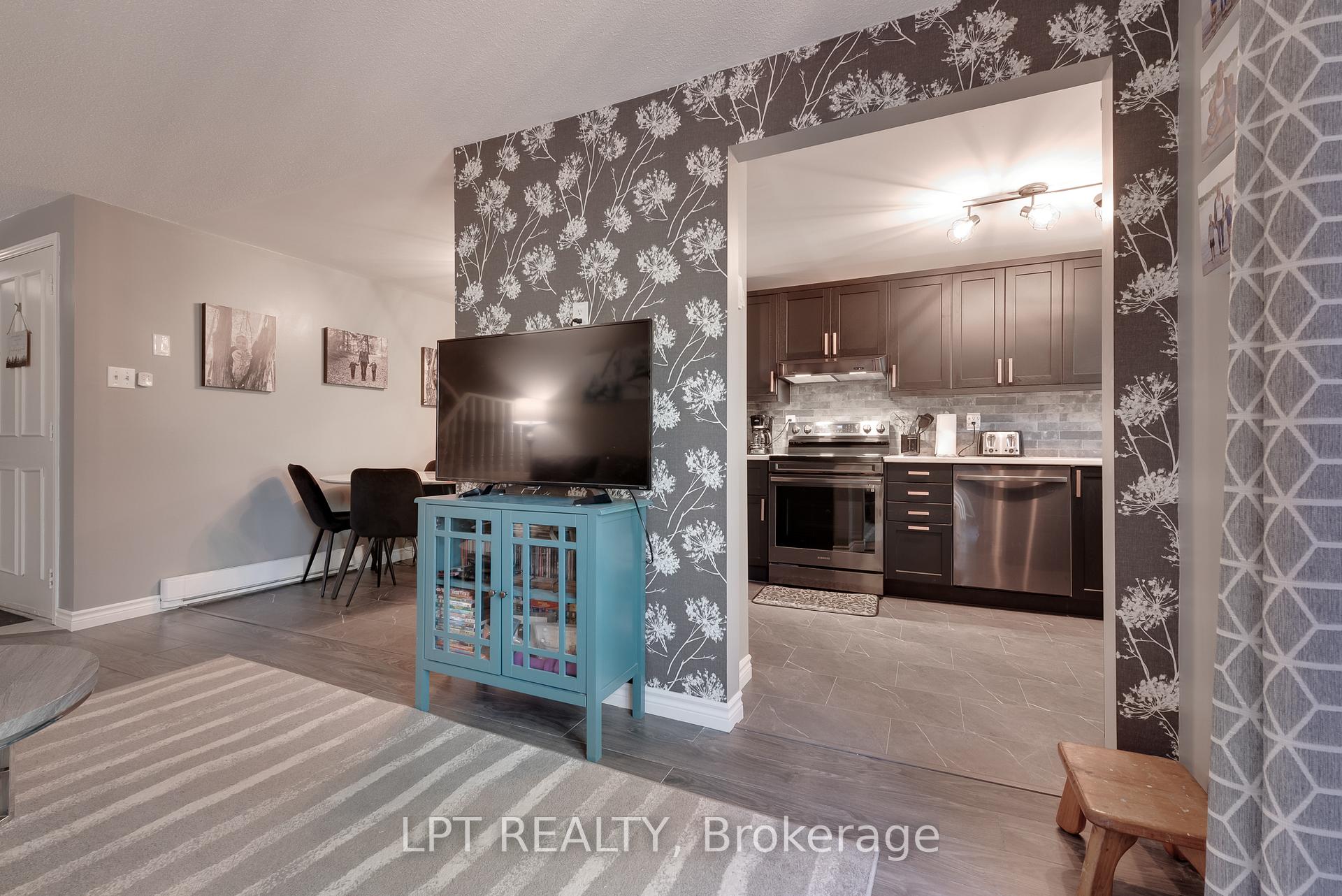 Photo 10 of 5 Evergreen Court, Barrie, Ardagh — HOMEH