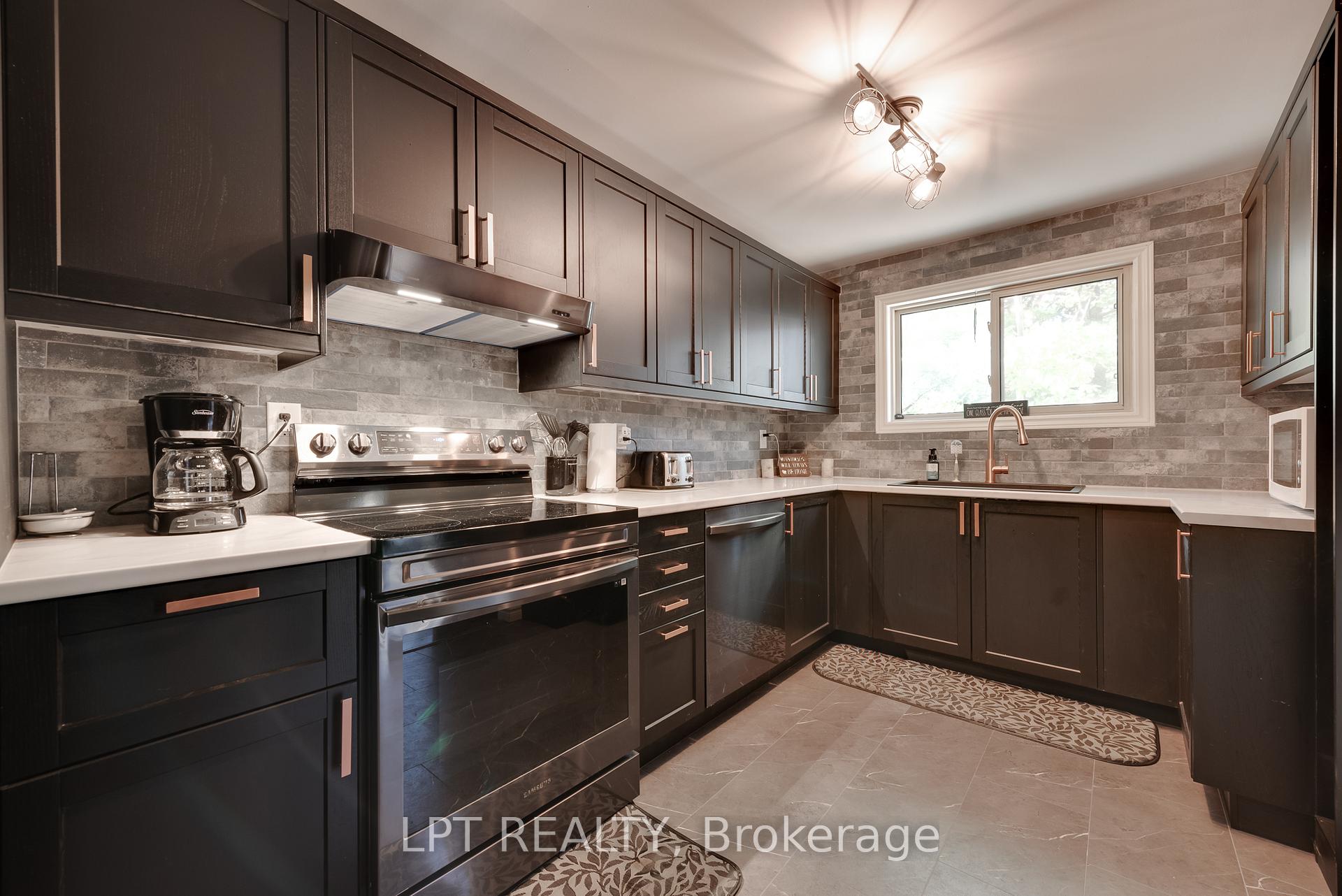 Photo 11 of 5 Evergreen Court, Barrie, Ardagh — HOMEH