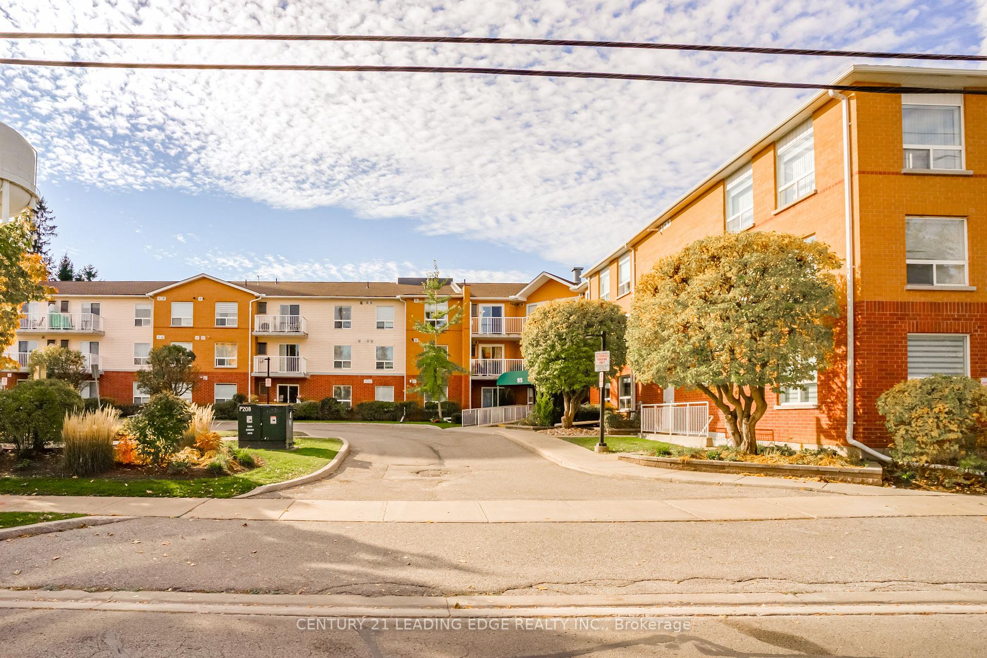 Front of Unit 301, 95 Wellington Street W