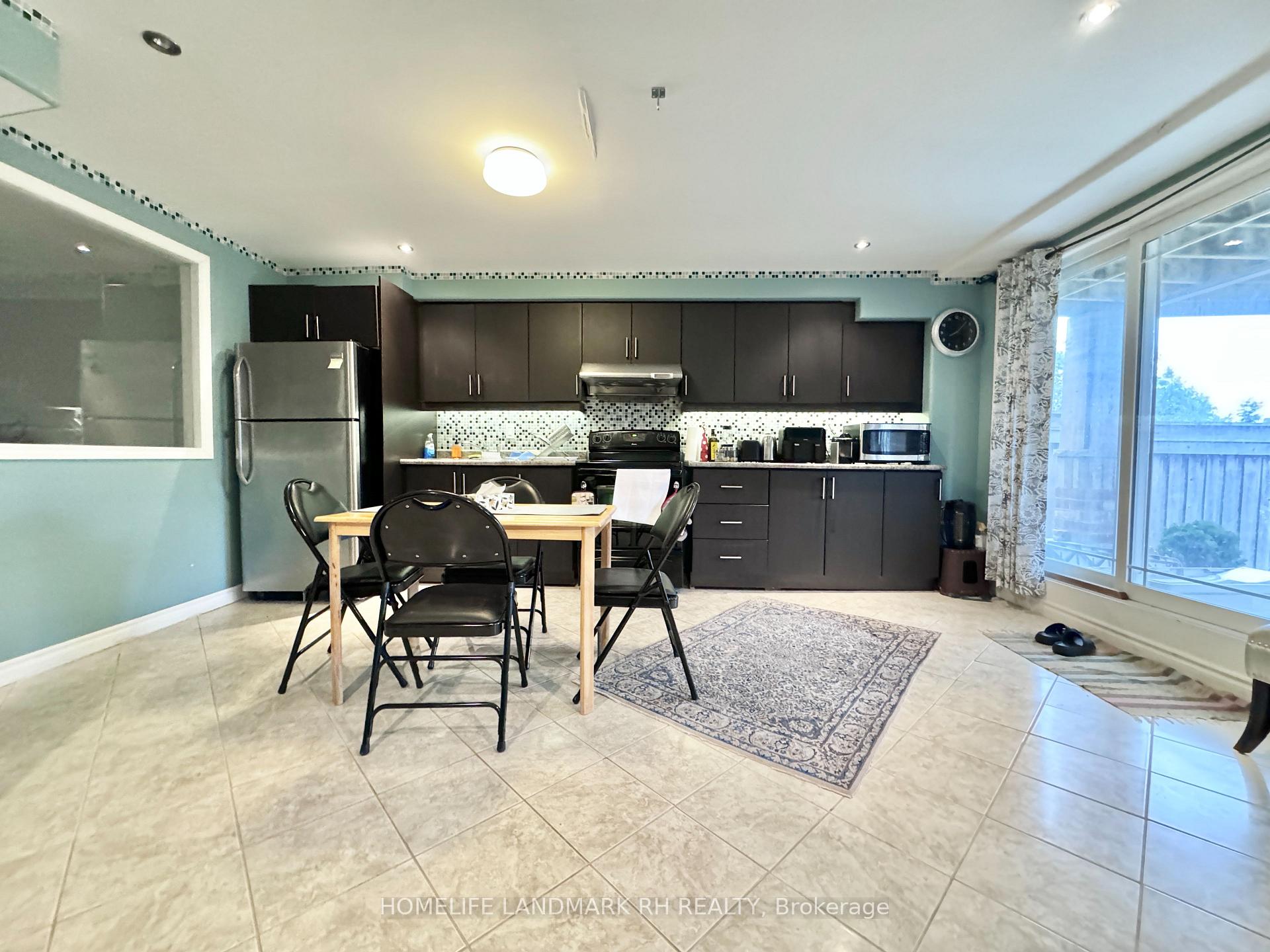Photo 2 of Unit BSMT, 28 Spring Farm Road, Aurora, Bayview Northeast — HOMEH
