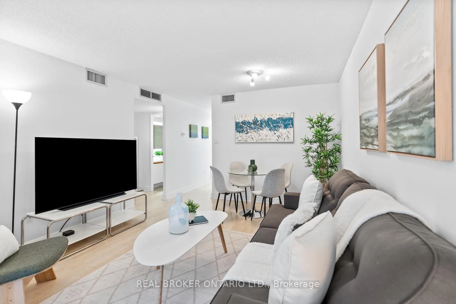 Photo 4 of Unit 223, 65 Scadding Avenue, Toronto, Waterfront Communities — HOMEH