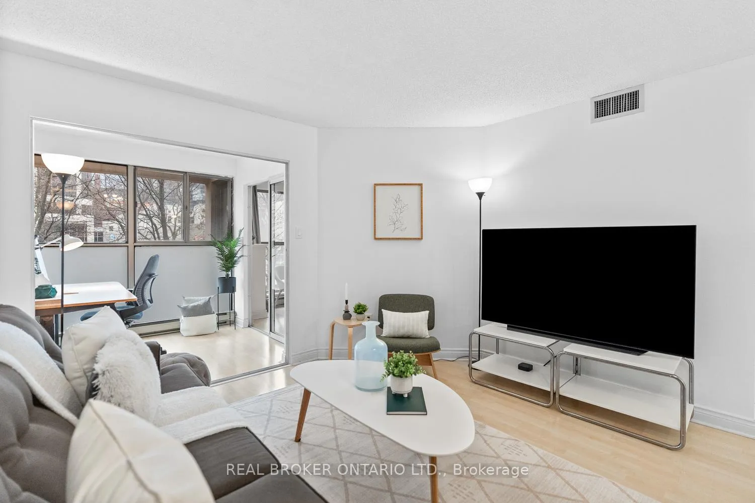 Photo 6 of Unit 223, 65 Scadding Avenue, Toronto, Waterfront Communities — HOMEH