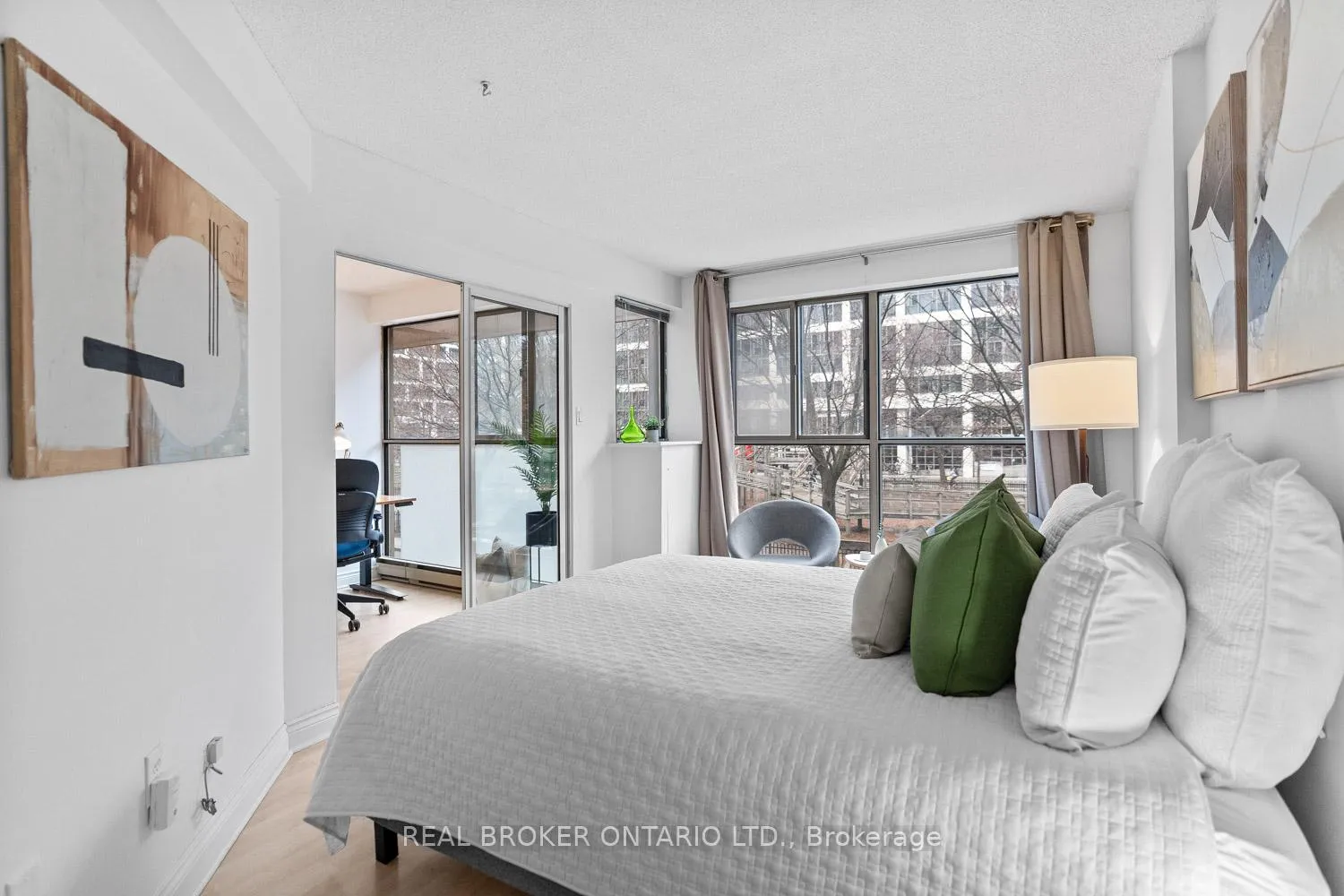Photo 12 of Unit 223, 65 Scadding Avenue, Toronto, Waterfront Communities — HOMEH