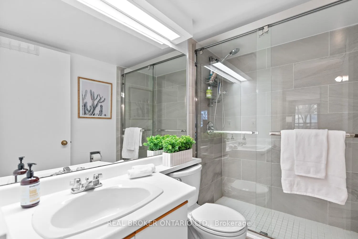 Photo 15 of Unit 223, 65 Scadding Avenue, Toronto, Waterfront Communities — HOMEH
