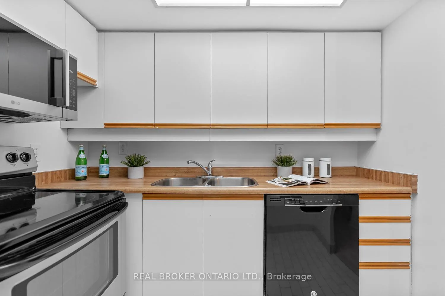 Photo 19 of Unit 223, 65 Scadding Avenue, Toronto, Waterfront Communities — HOMEH