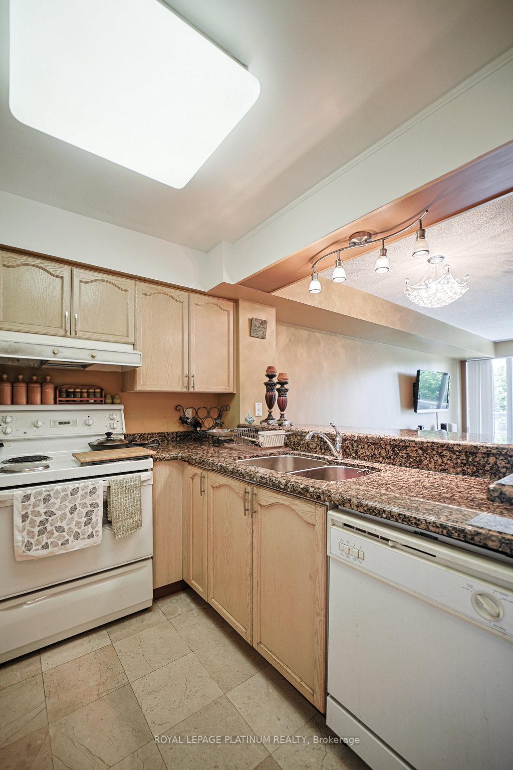 Photo 22 of Unit 410, 5 Emerald Lane, Vaughan, Crestwood-Springfarm-Yorkhill — HOMEH
