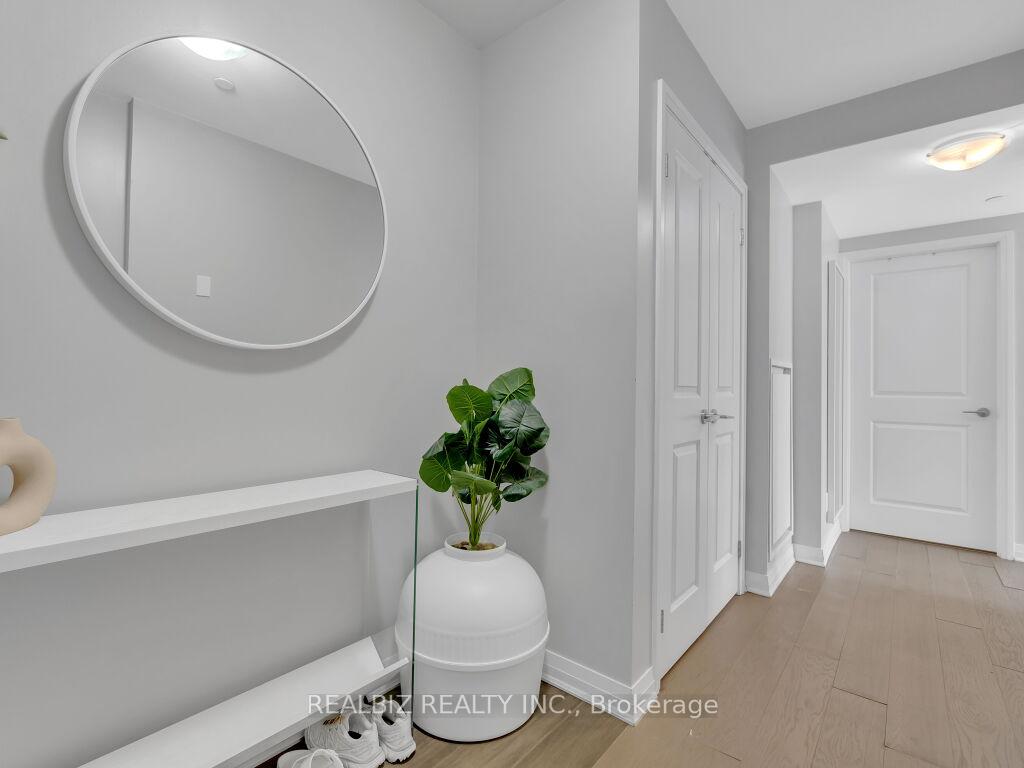 Photo 4 of Unit 1905, 8 Mercer Street, Toronto, Waterfront Communities — HOMEH