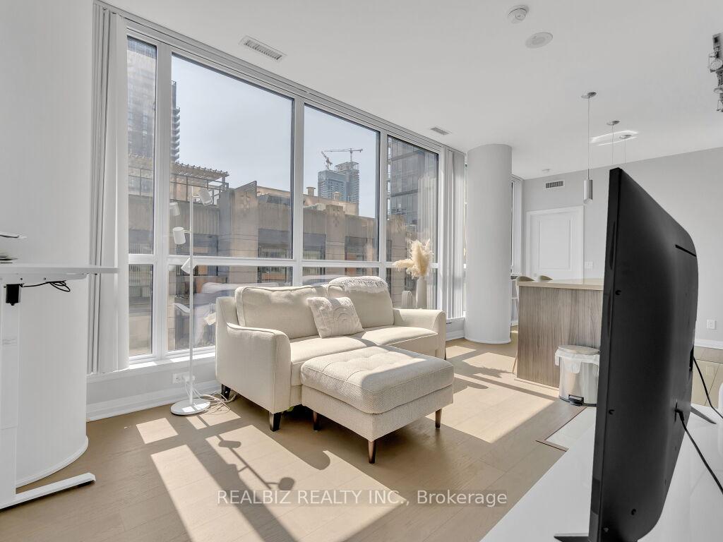 Photo 7 of Unit 1905, 8 Mercer Street, Toronto, Waterfront Communities — HOMEH