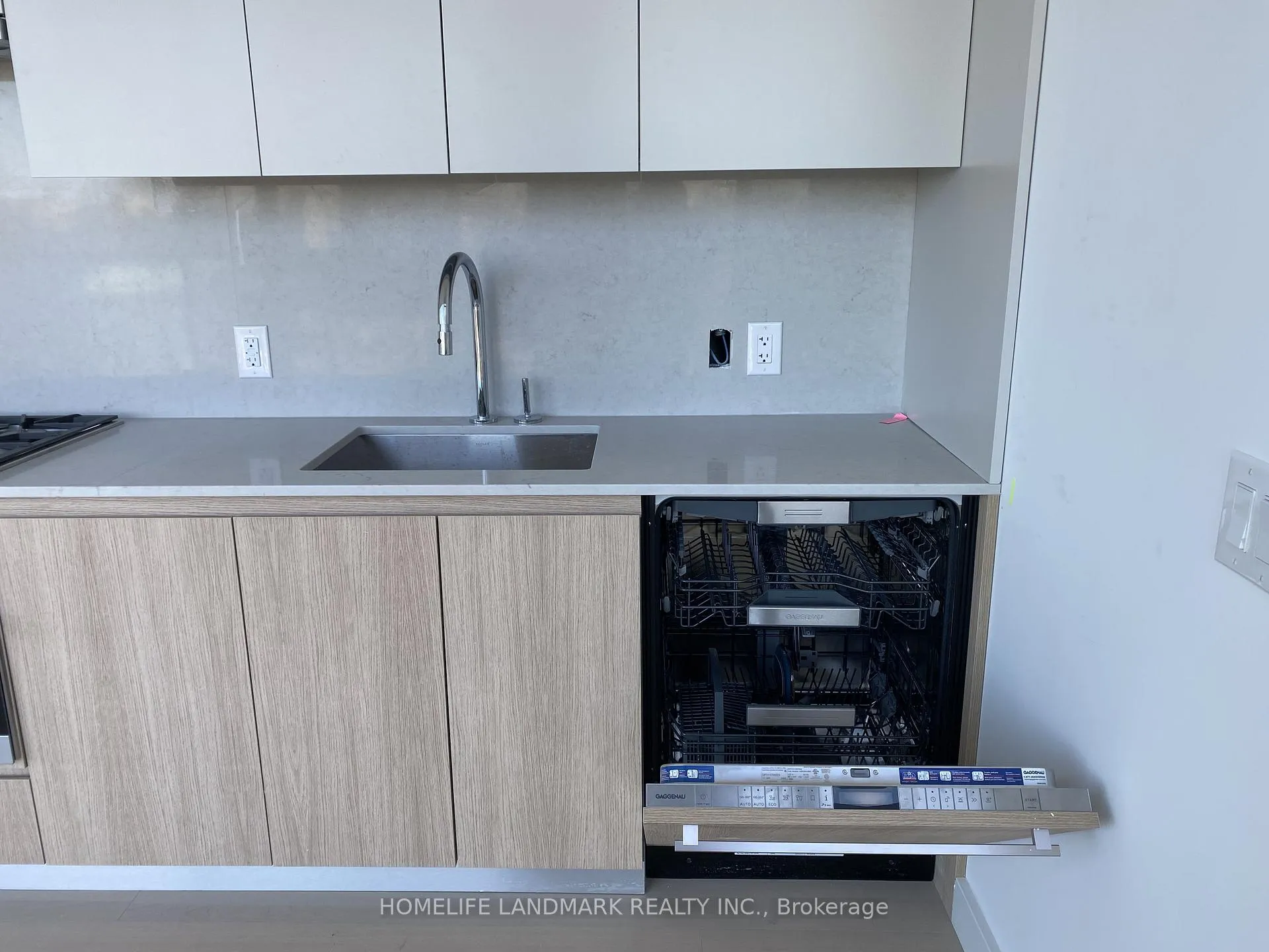 Photo 8 of Unit 2505, 81 Wellesley Street E, Toronto, Church-Yonge Corridor — HOMEH