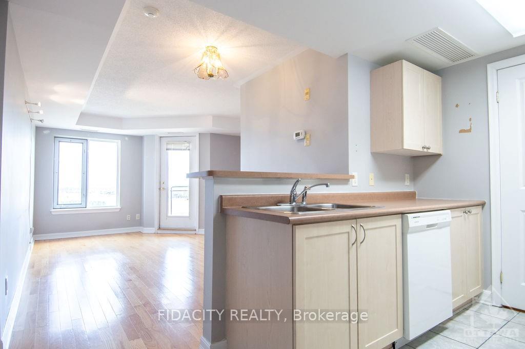 Photo 2 of Unit 9J, 310 Central Park Drive, Ottawa, Central Park — HOMEH