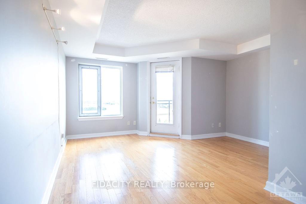 Photo 4 of Unit 9J, 310 Central Park Drive, Ottawa, Central Park — HOMEH