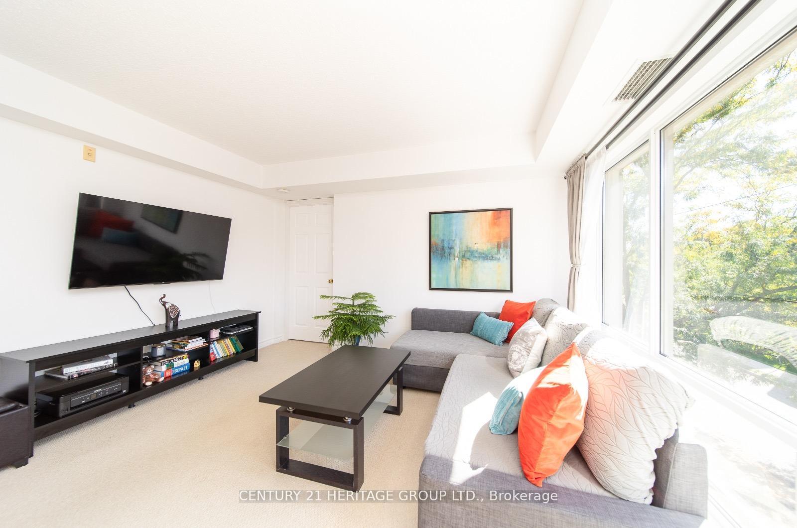 Photo 2 of Unit 303, 211 Randolph Road, Toronto, Leaside — HOMEH