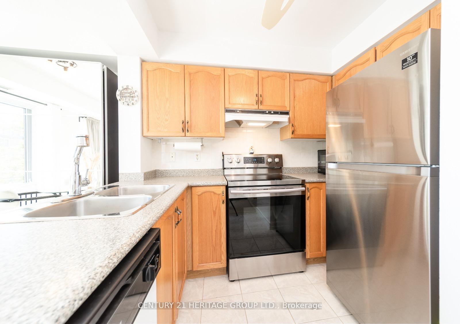 Photo 7 of Unit 303, 211 Randolph Road, Toronto, Leaside — HOMEH