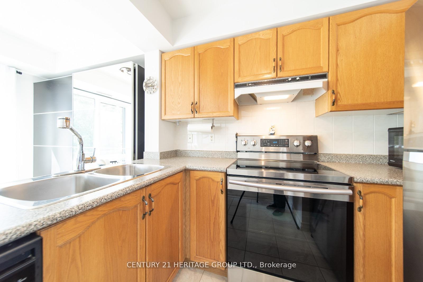 Photo 8 of Unit 303, 211 Randolph Road, Toronto, Leaside — HOMEH