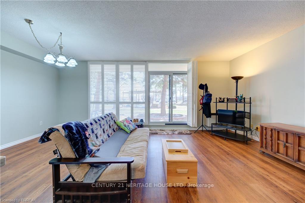 Photo 4 of Unit 109, 9 Bonheur Court, Brant, Brantford Twp — HOMEH