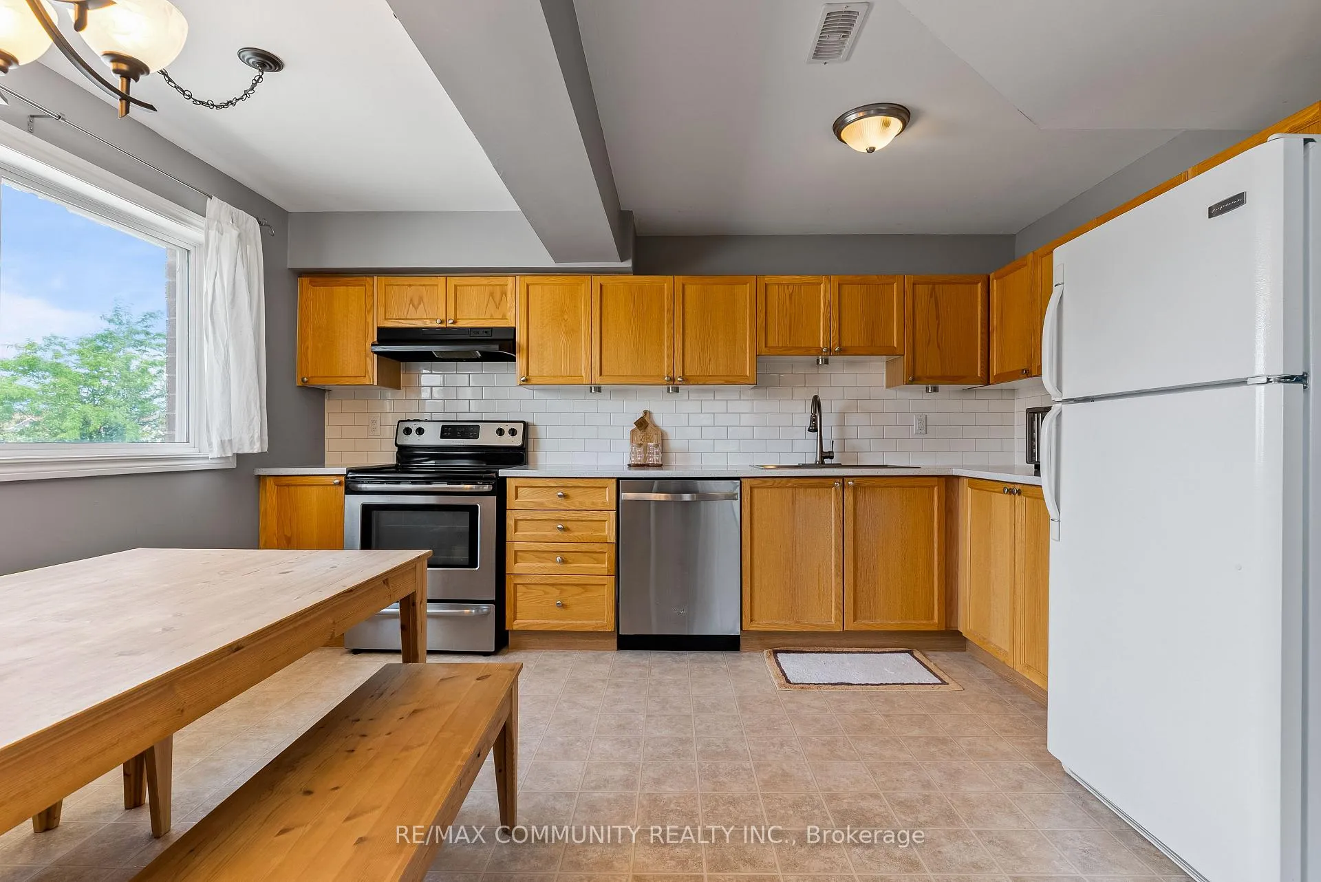 Photo 11 of Unit 2, 95 Goodwin Drive, Barrie, Painswick South — HOMEH