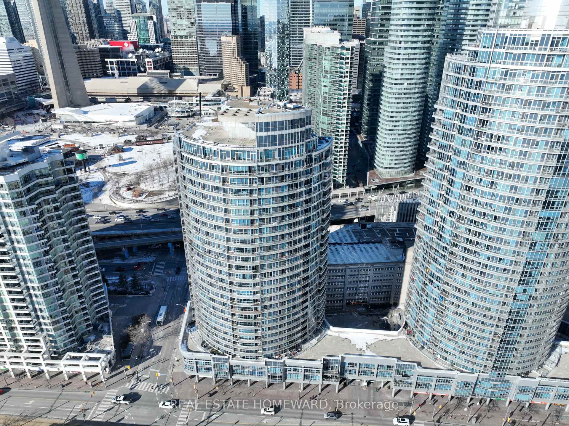 Photo 5 of Unit 909, 218 Queens Quay W, Toronto, Waterfront Communities — HOMEH