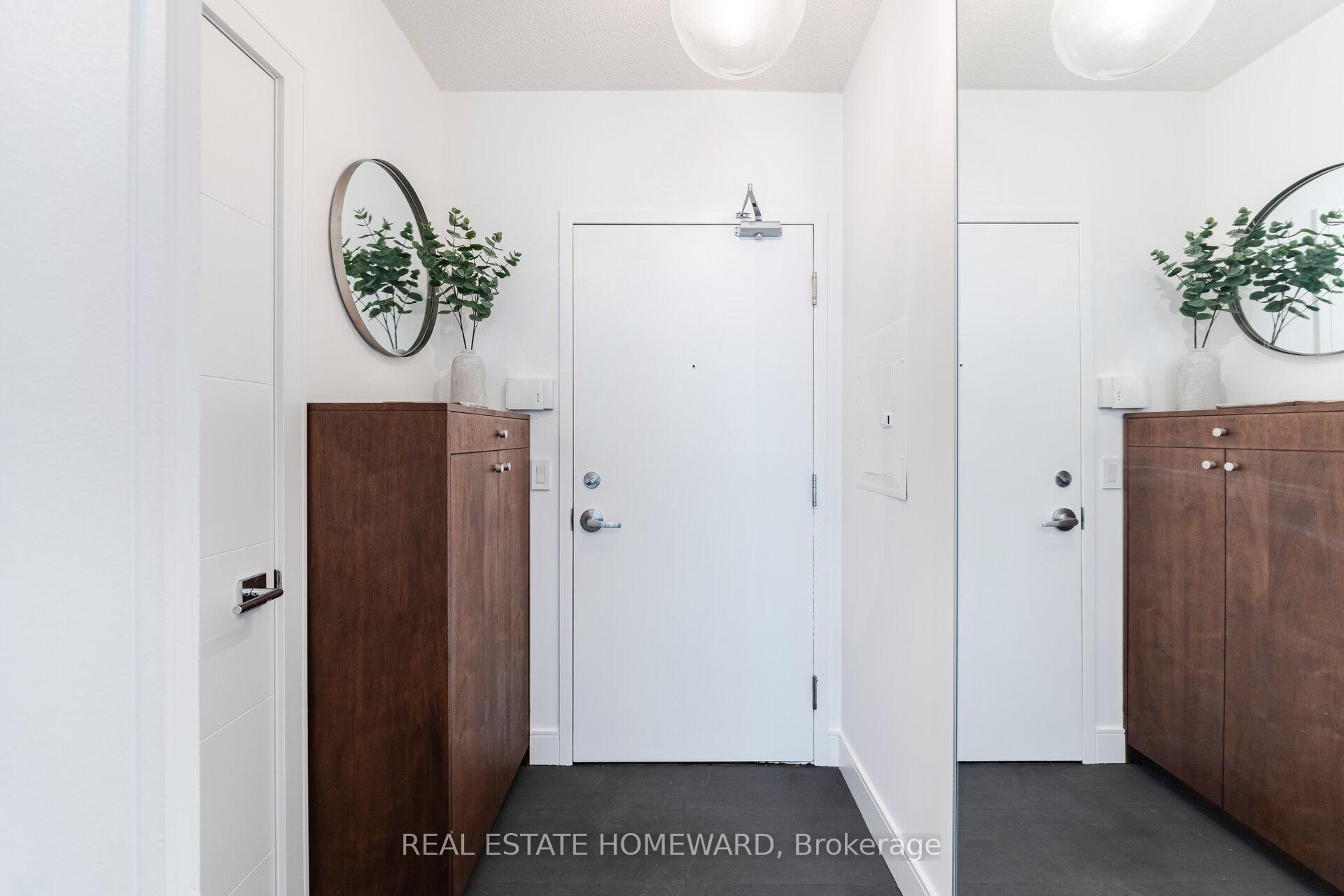 Photo 3 of Unit 909, 218 Queens Quay W, Toronto, Waterfront Communities — HOMEH