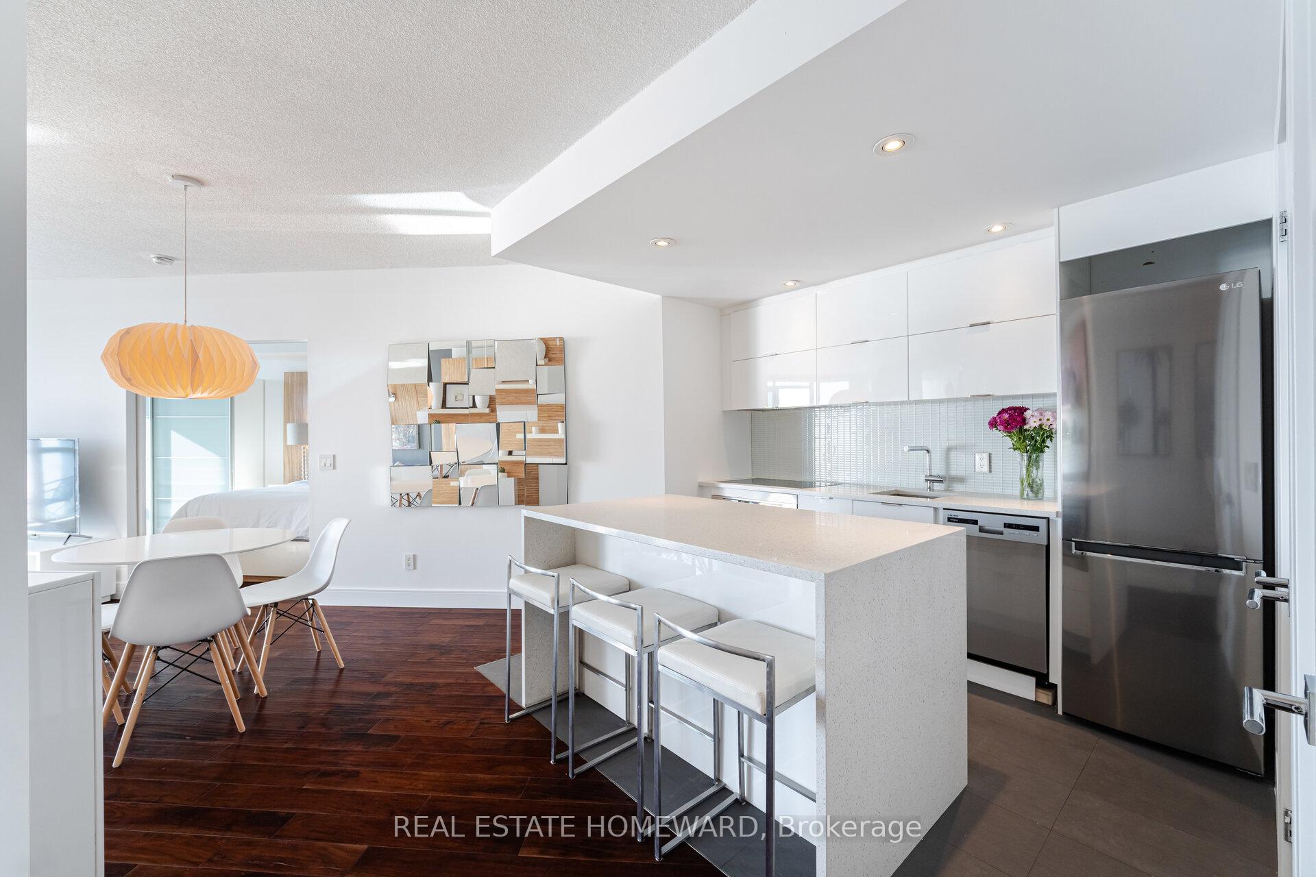 Photo 8 of Unit 909, 218 Queens Quay W, Toronto, Waterfront Communities — HOMEH