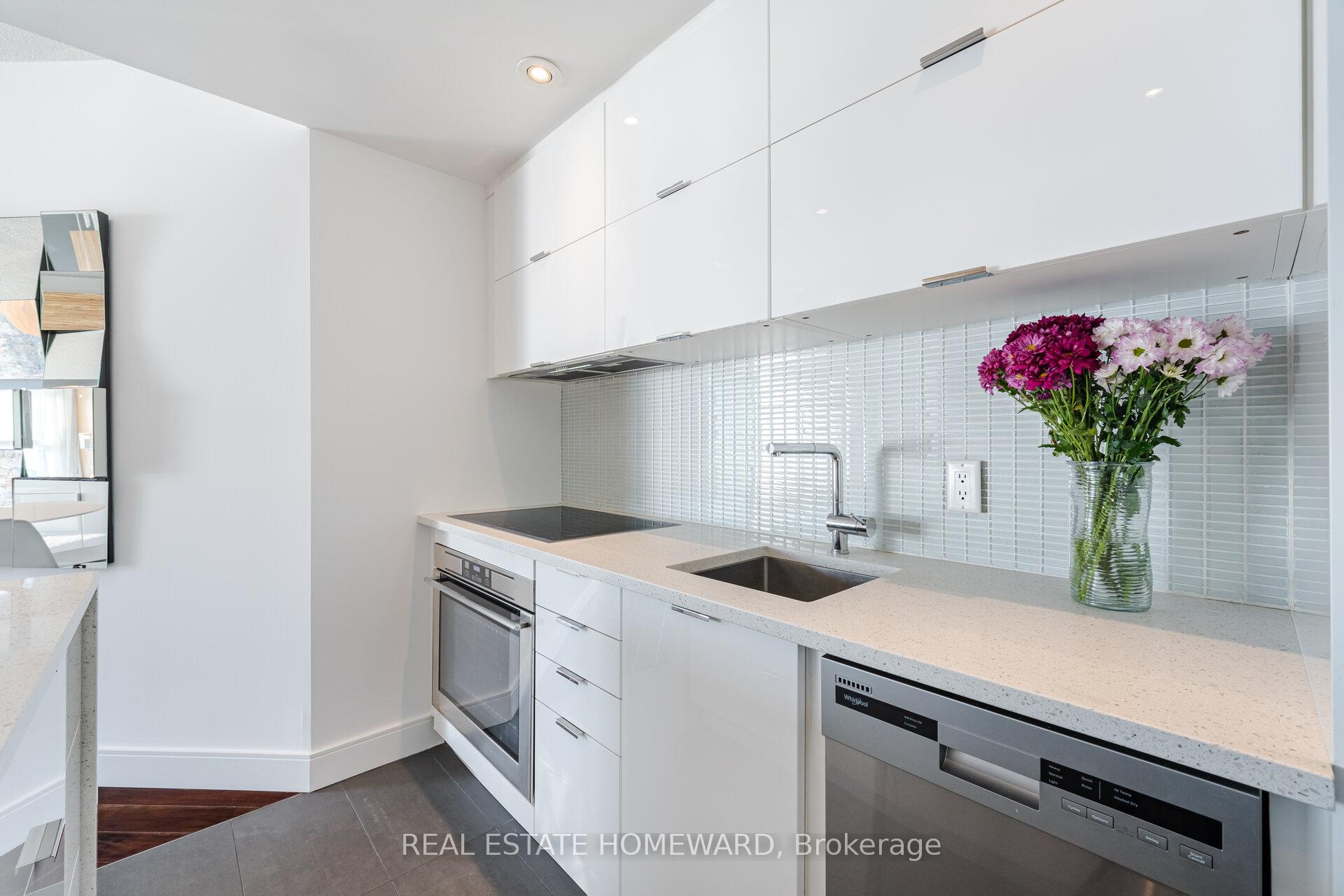 Photo 13 of Unit 909, 218 Queens Quay W, Toronto, Waterfront Communities — HOMEH