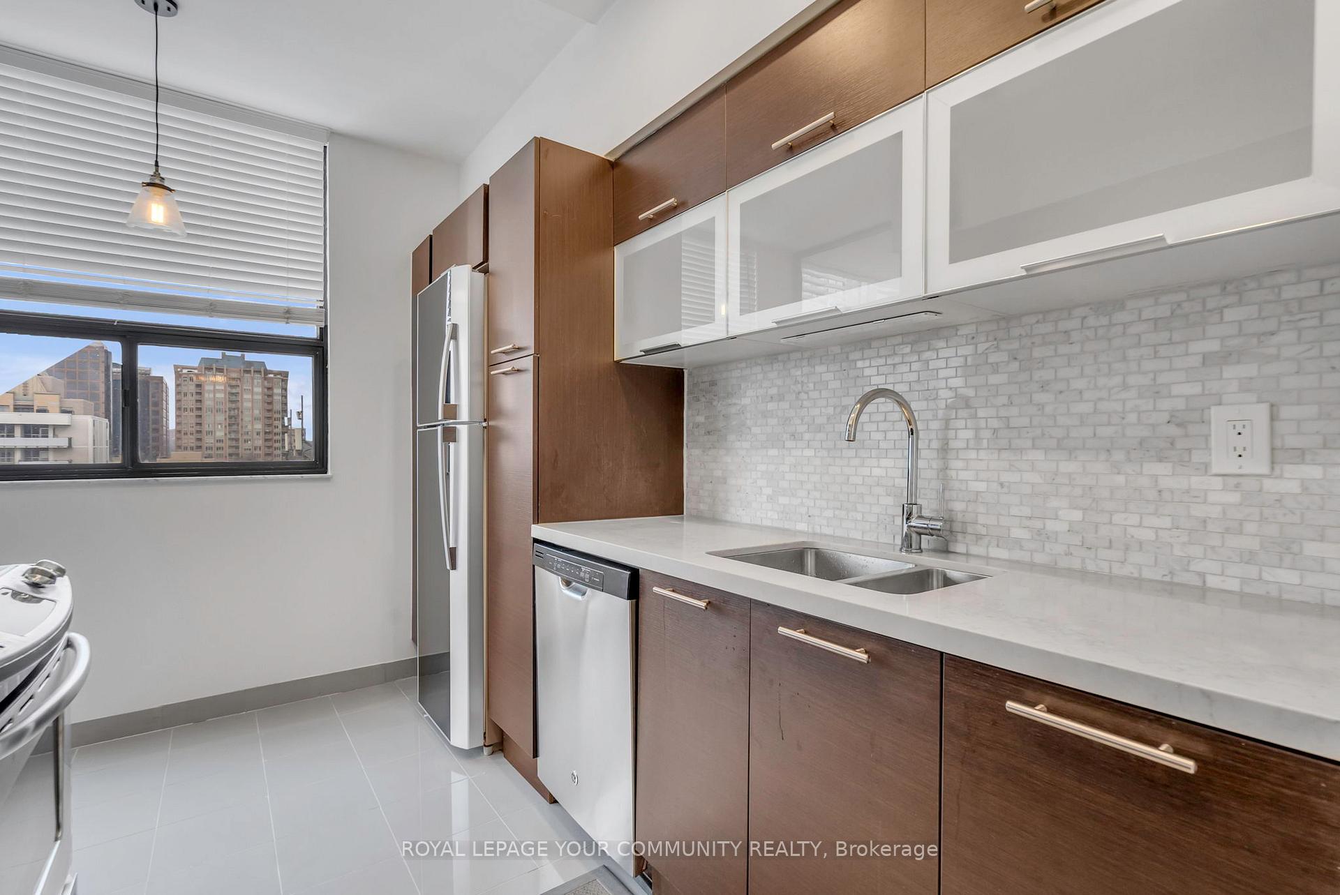 Photo 5 of Unit 1408, 86 Gloucester Street, Toronto, Church-Yonge Corridor — HOMEH