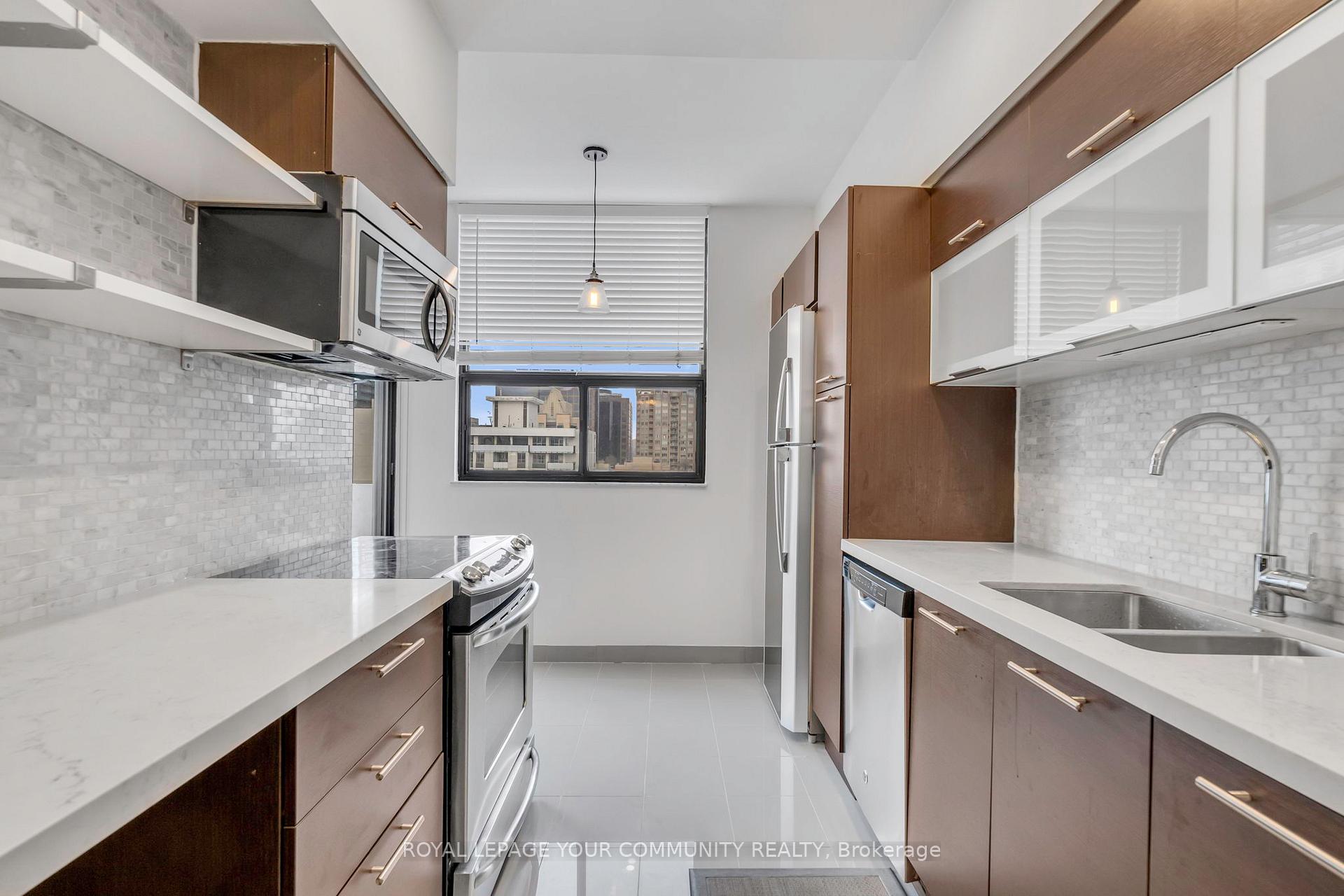 Photo 6 of Unit 1408, 86 Gloucester Street, Toronto, Church-Yonge Corridor — HOMEH