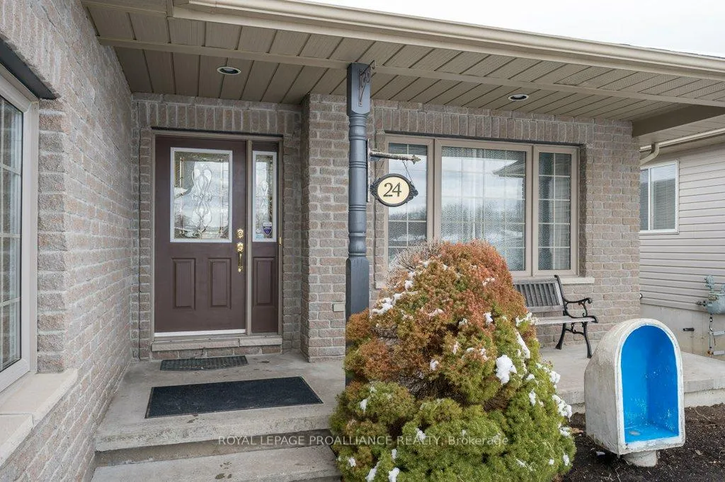 Photo 4 of 24 Stonegate Crescent, Quinte West, Frankford Ward — HOMEH