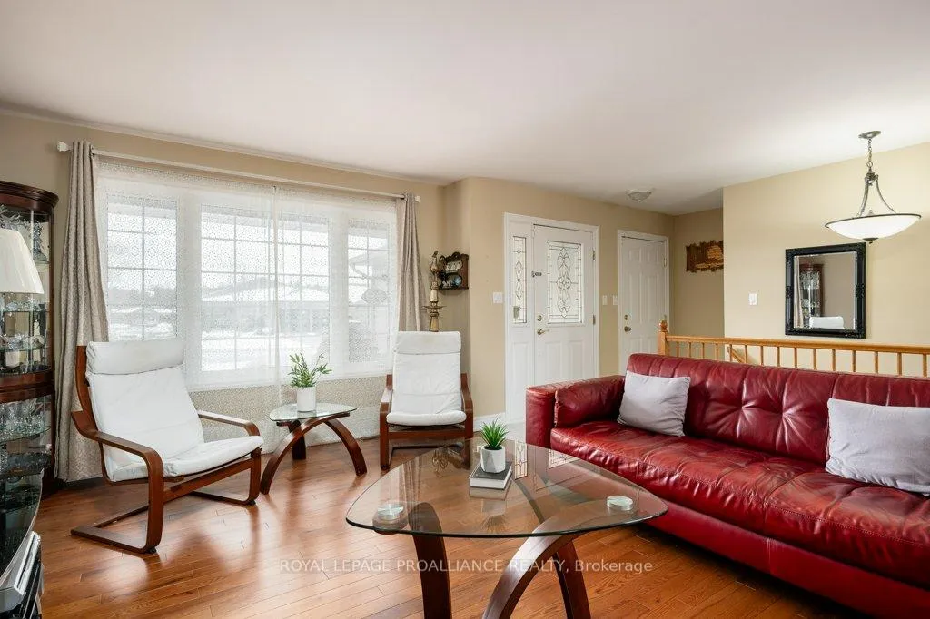 Photo 7 of 24 Stonegate Crescent, Quinte West, Frankford Ward — HOMEH