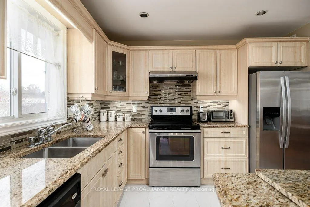 Photo 8 of 24 Stonegate Crescent, Quinte West, Frankford Ward — HOMEH