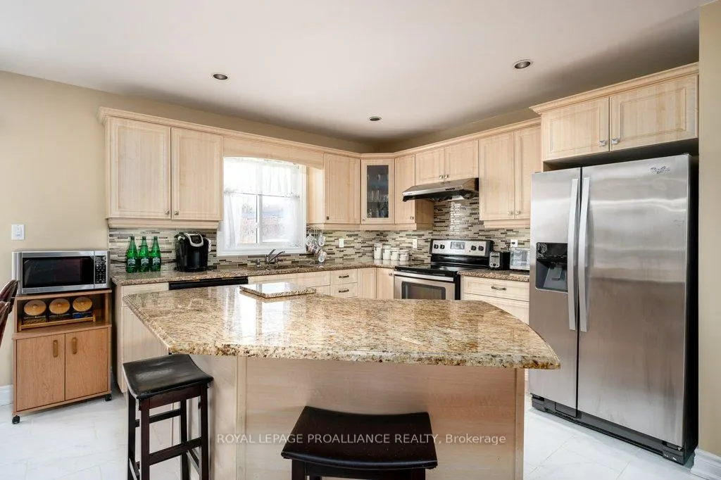 Photo 10 of 24 Stonegate Crescent, Quinte West, Frankford Ward — HOMEH