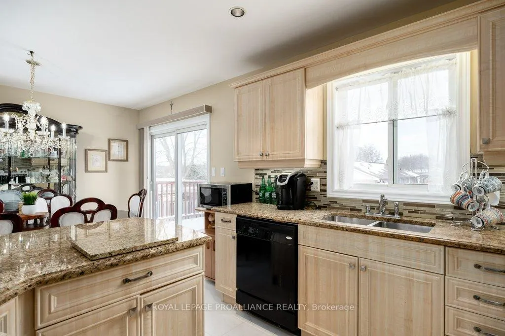 Photo 11 of 24 Stonegate Crescent, Quinte West, Frankford Ward — HOMEH