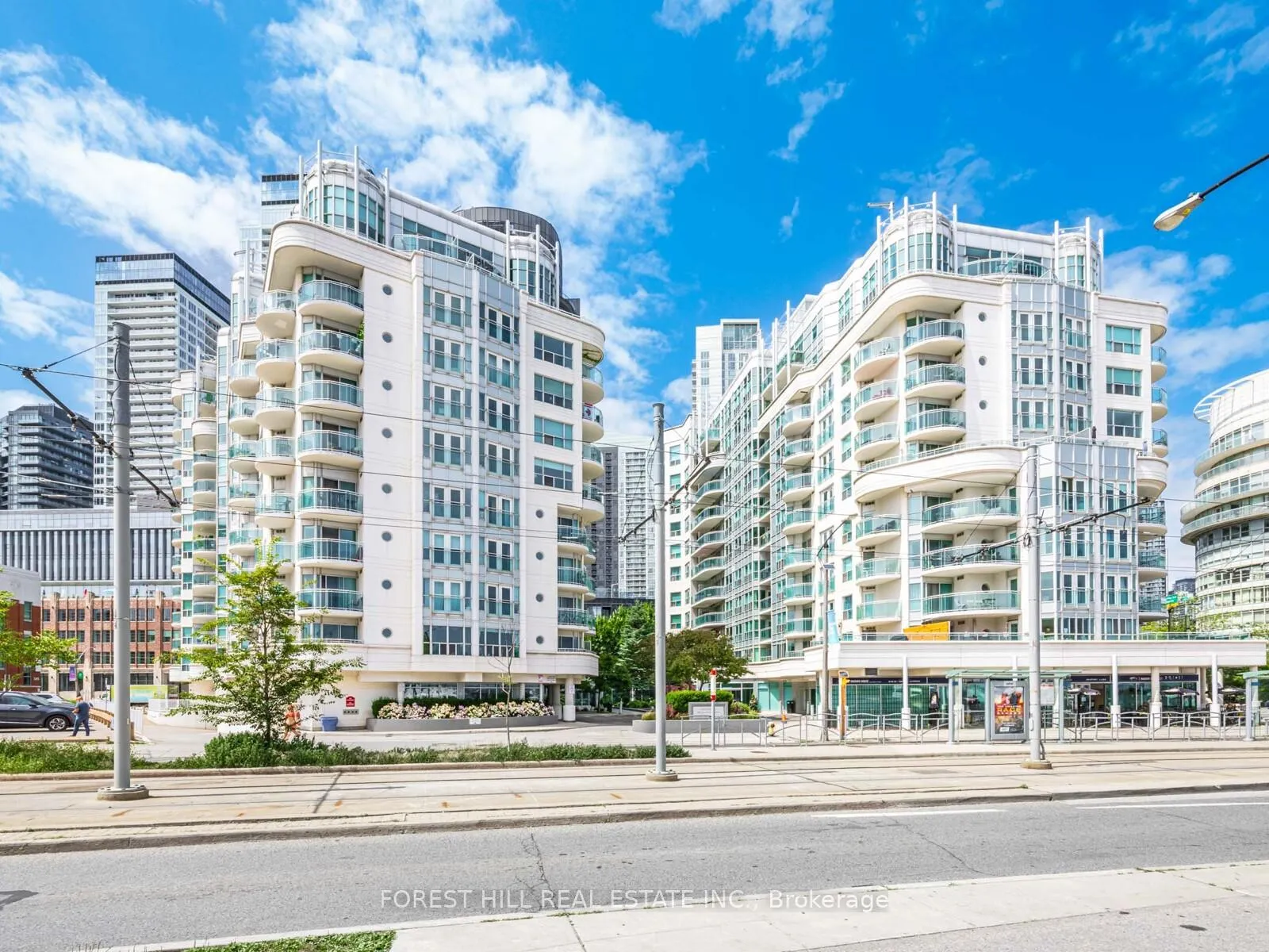 Front of Unit 606, 600 Queens Quay W