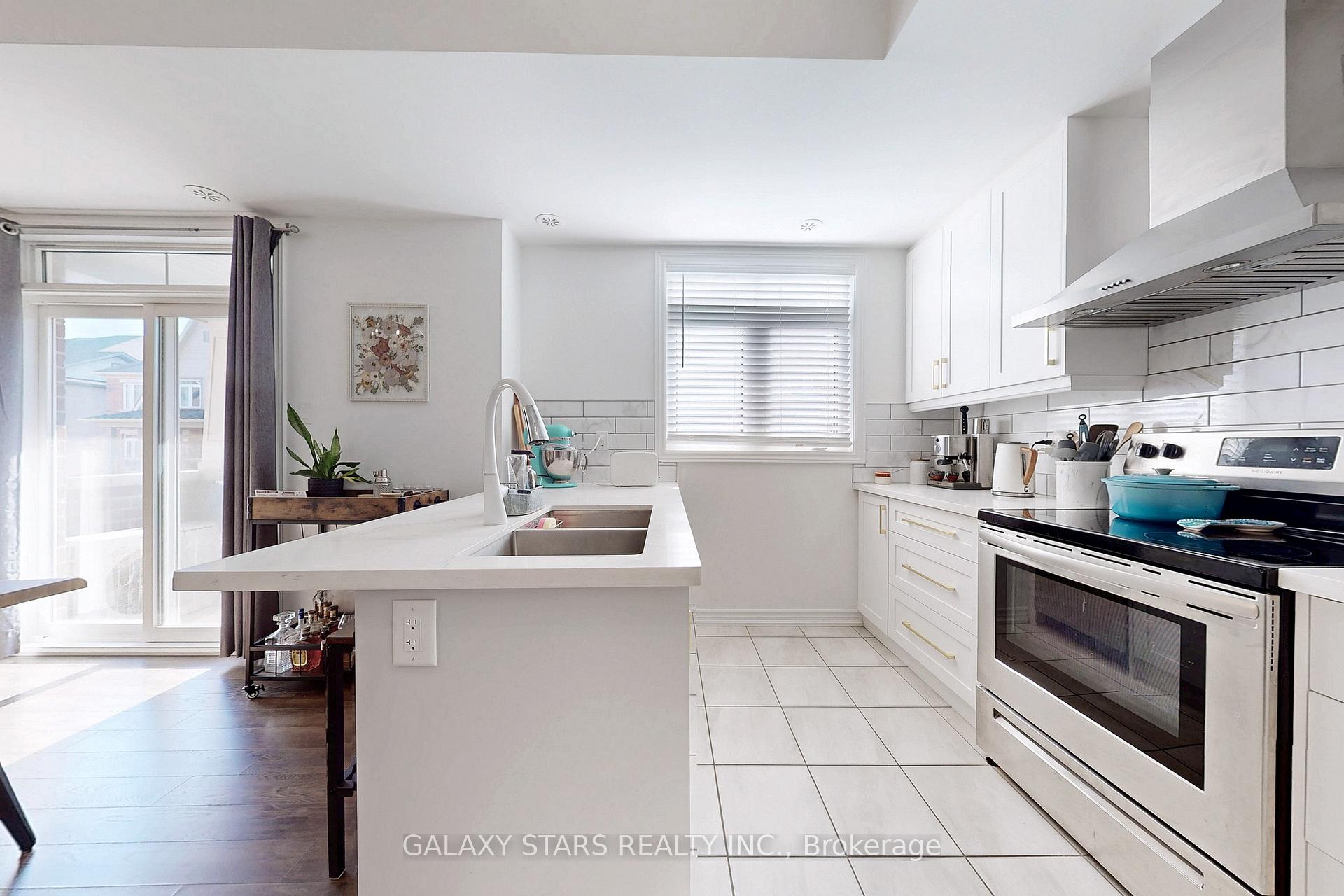 Photo 11 of Unit 102, 2429 Nantucket Chase, Pickering, Duffin Heights — HOMEH