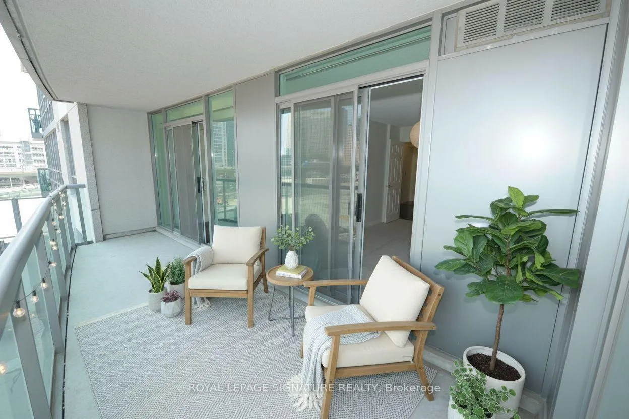 Photo 4 of Unit 509, 30 Grand Trunk Crescent, Toronto, Waterfront Communities — HOMEH