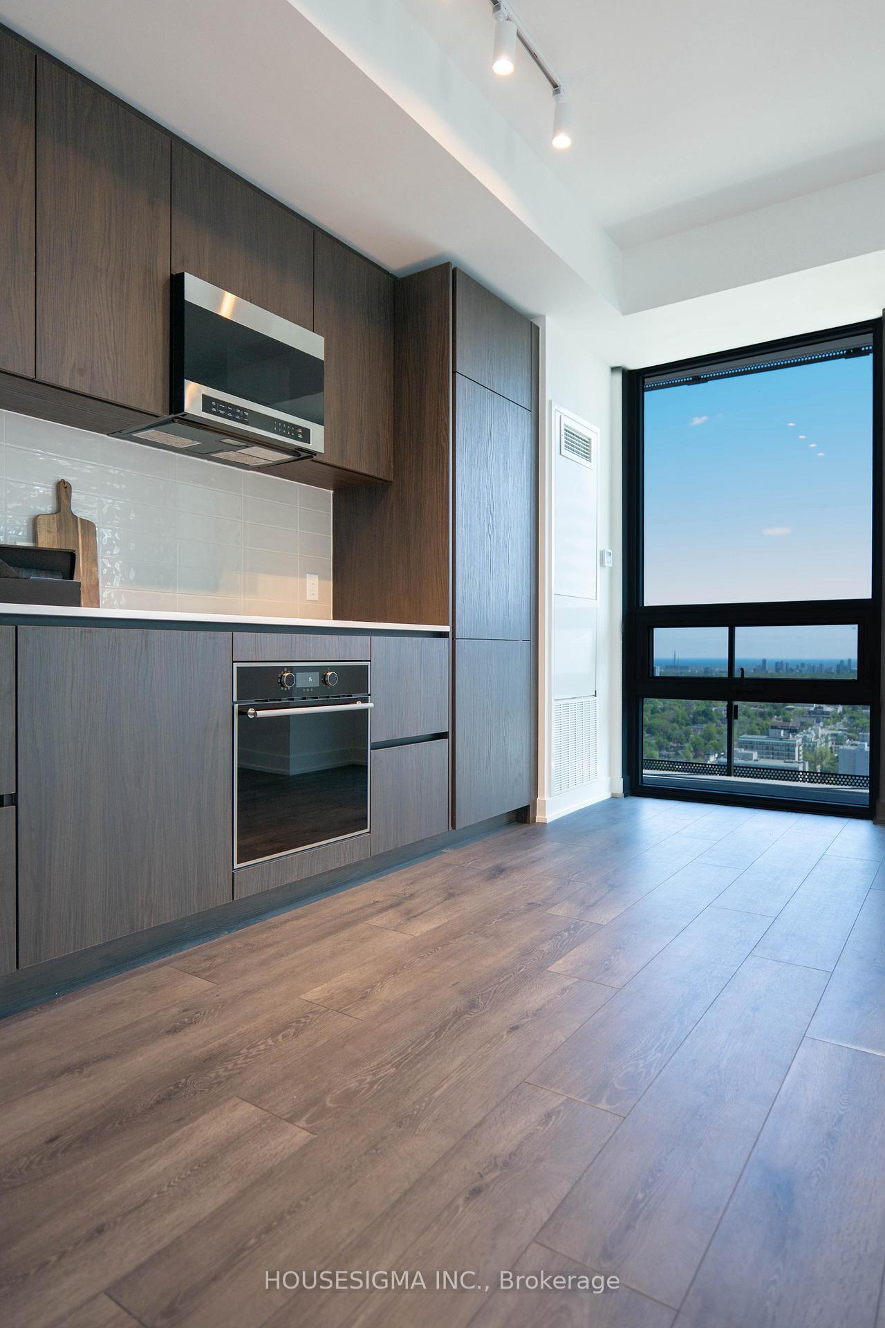 Photo 3 of 127 Broadway Avenue, Toronto, Mount Pleasant West — HOMEH