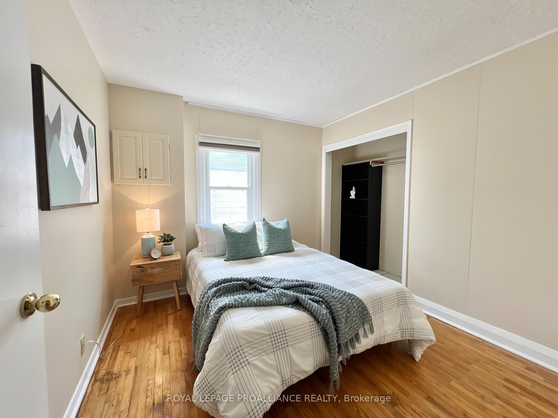 Photo 4 of 44 Russell Street, Belleville, Belleville Ward — HOMEH