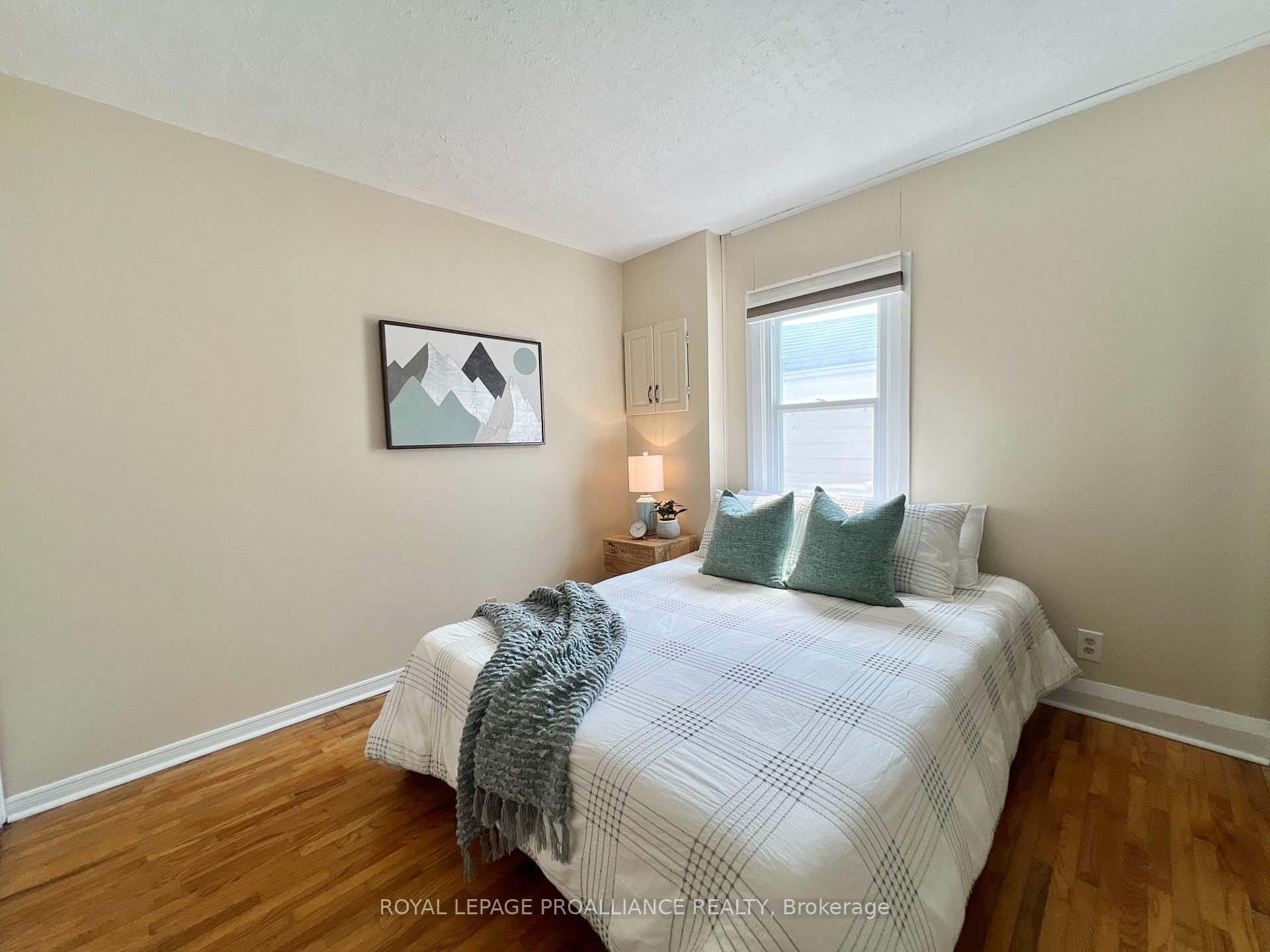 Photo 12 of 44 Russell Street, Belleville, Belleville Ward — HOMEH