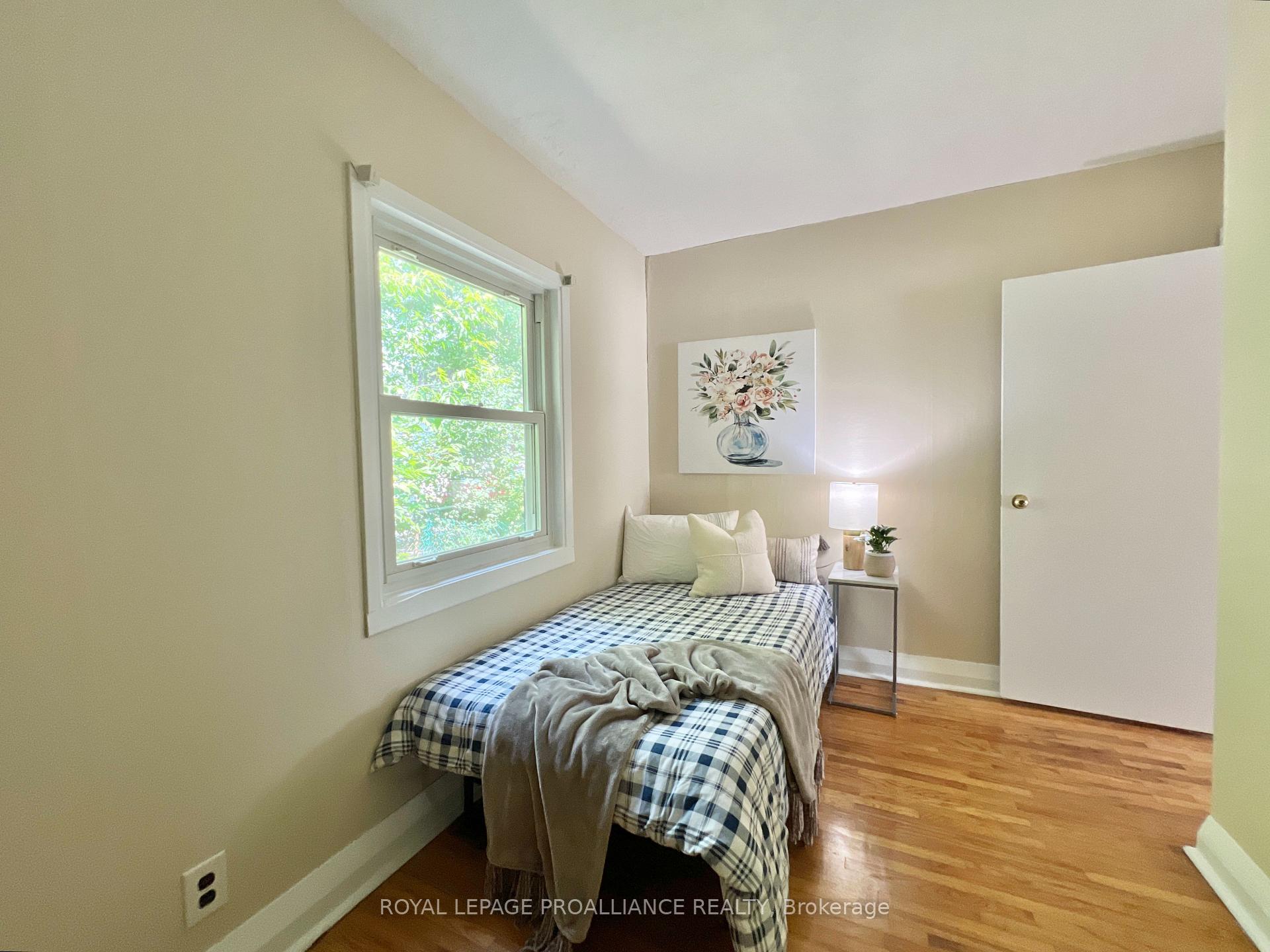 Photo 11 of 44 Russell Street, Belleville, Belleville Ward — HOMEH