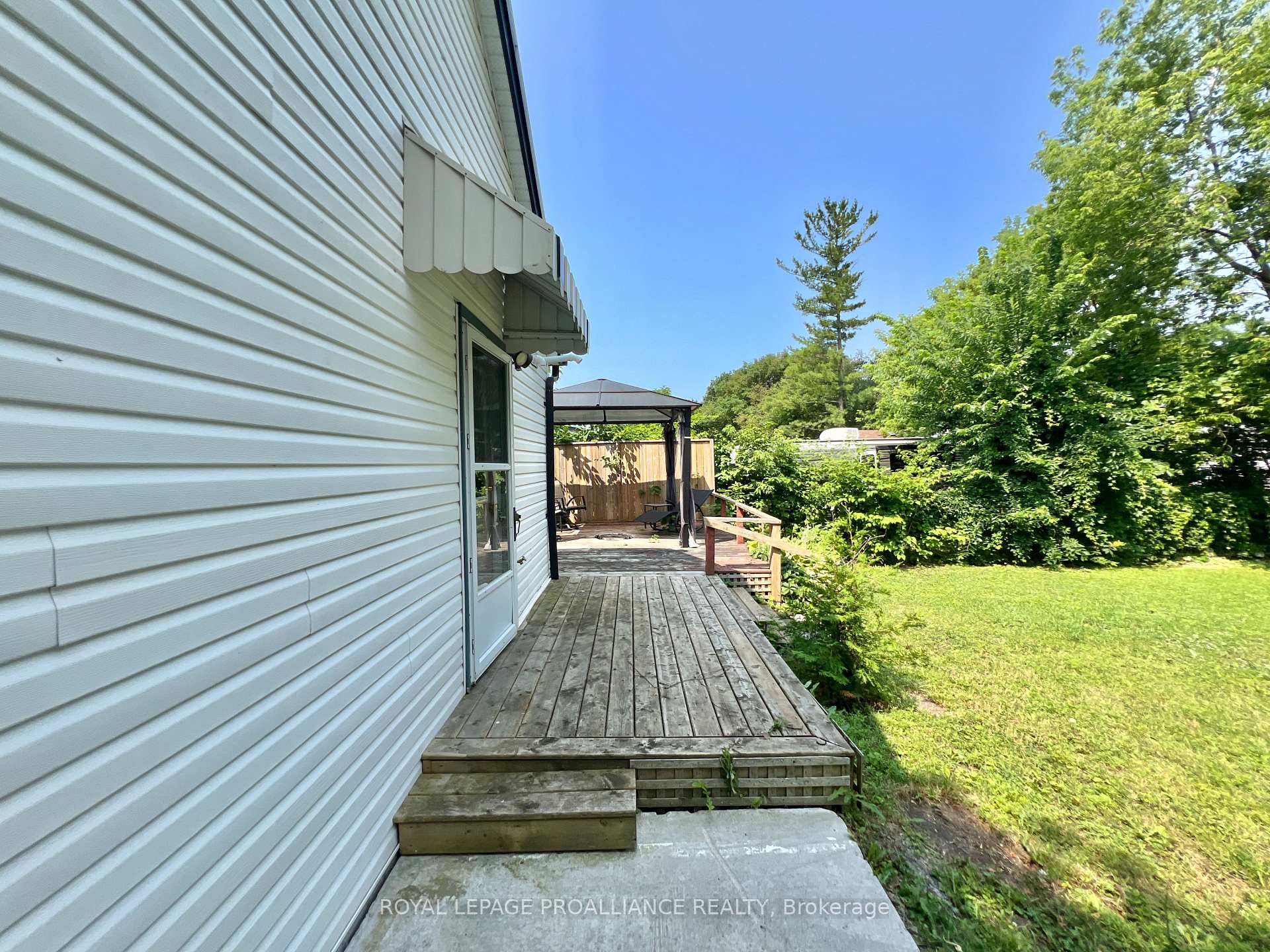 Photo 19 of 44 Russell Street, Belleville, Belleville Ward — HOMEH