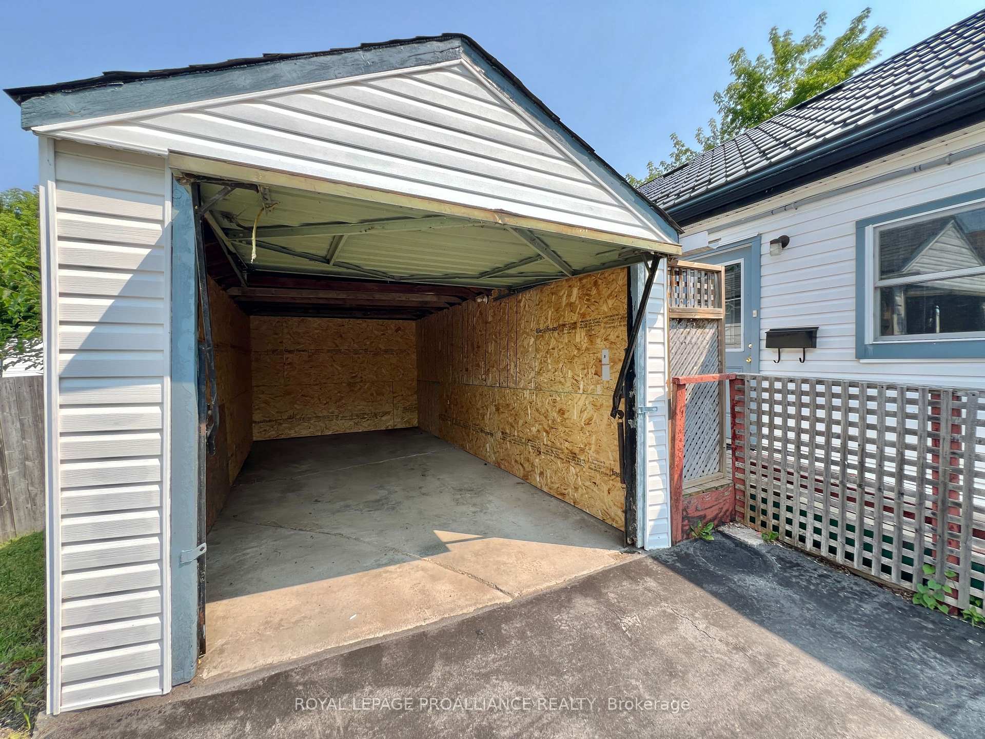Photo 23 of 44 Russell Street, Belleville, Belleville Ward — HOMEH