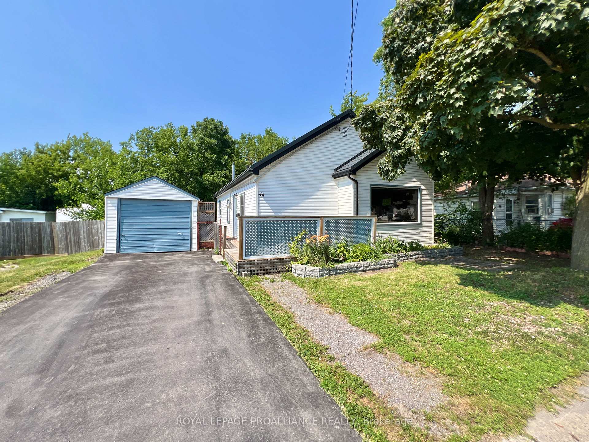 Photo 20 of 44 Russell Street, Belleville, Belleville Ward — HOMEH