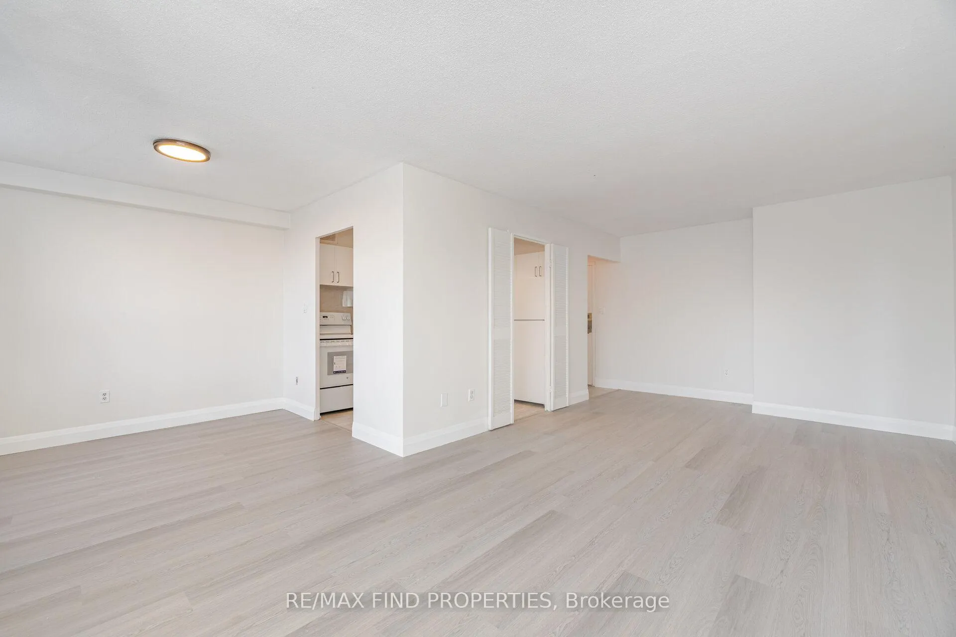 Photo 16 of Unit 403, 20 Edgecliffe Golfway, Toronto, Flemingdon Park — HOMEH