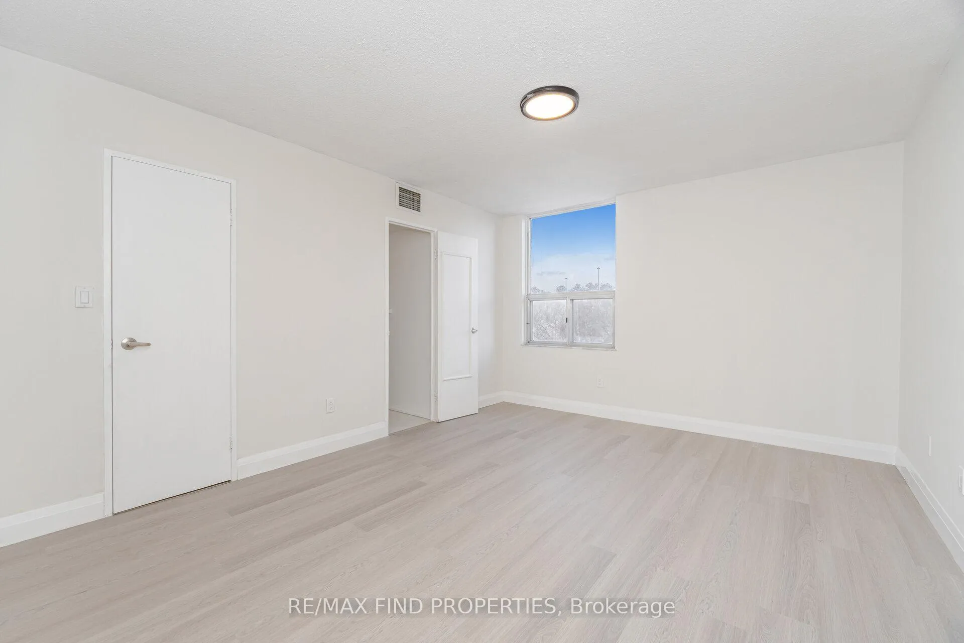 Photo 17 of Unit 403, 20 Edgecliffe Golfway, Toronto, Flemingdon Park — HOMEH
