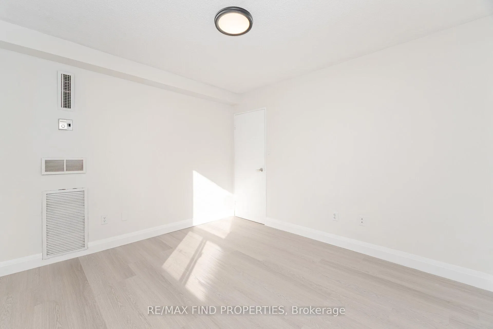 Photo 23 of Unit 403, 20 Edgecliffe Golfway, Toronto, Flemingdon Park — HOMEH