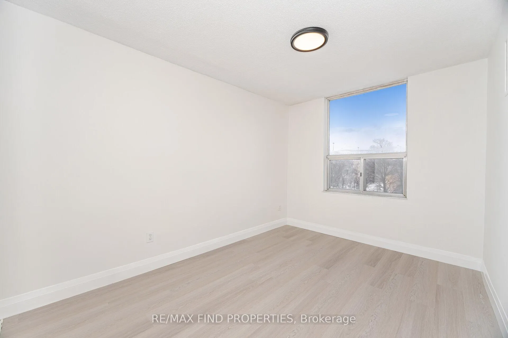 Photo 24 of Unit 403, 20 Edgecliffe Golfway, Toronto, Flemingdon Park — HOMEH