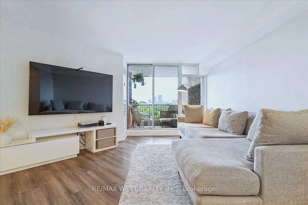 Photo 1 of Unit 1008, 7811 Yonge Street, Markham, Thornhill — HOMEH