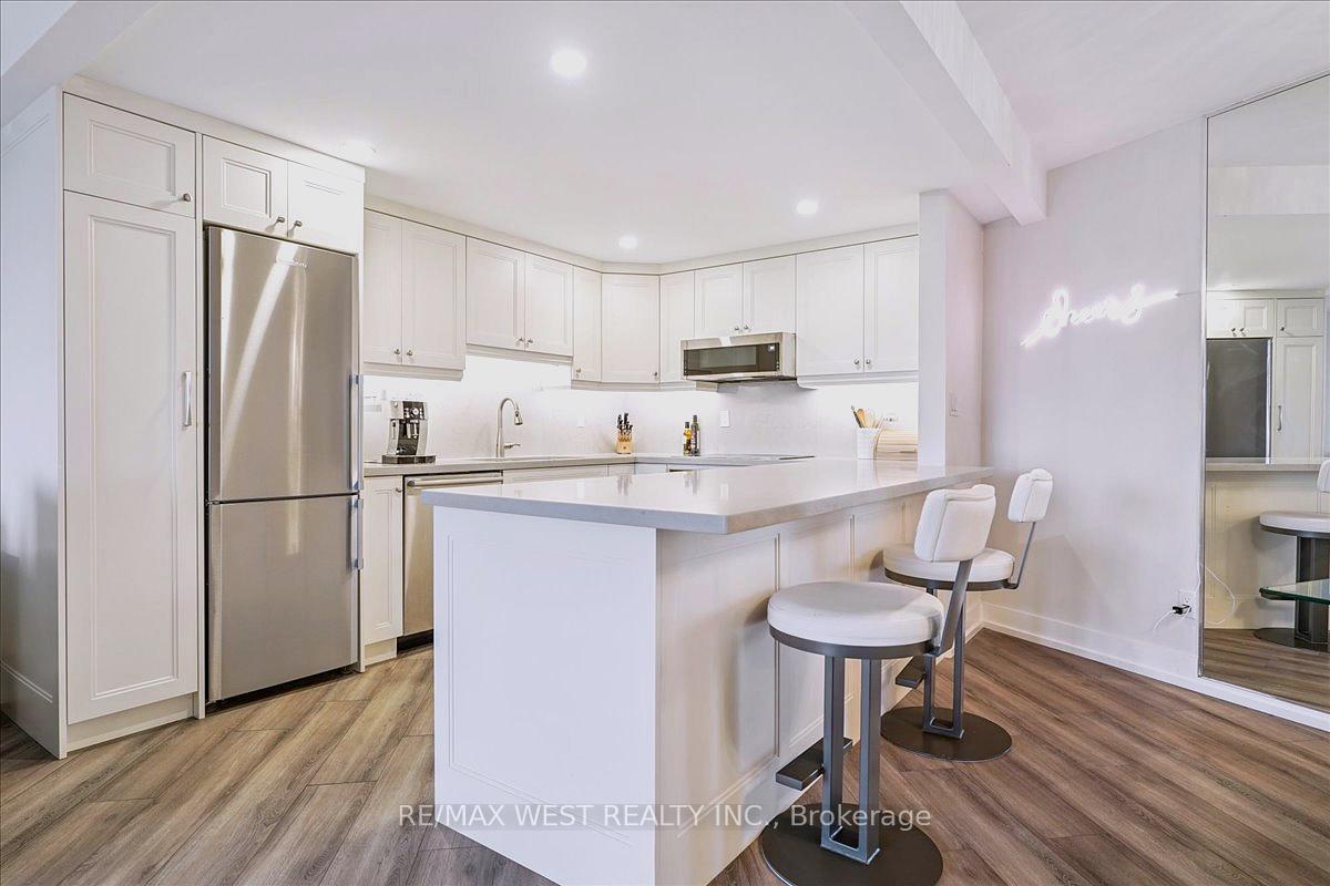 Photo 2 of Unit 1008, 7811 Yonge Street, Markham, Thornhill — HOMEH