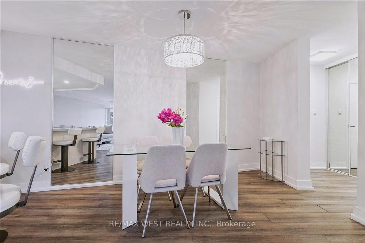 Photo 4 of Unit 1008, 7811 Yonge Street, Markham, Thornhill — HOMEH