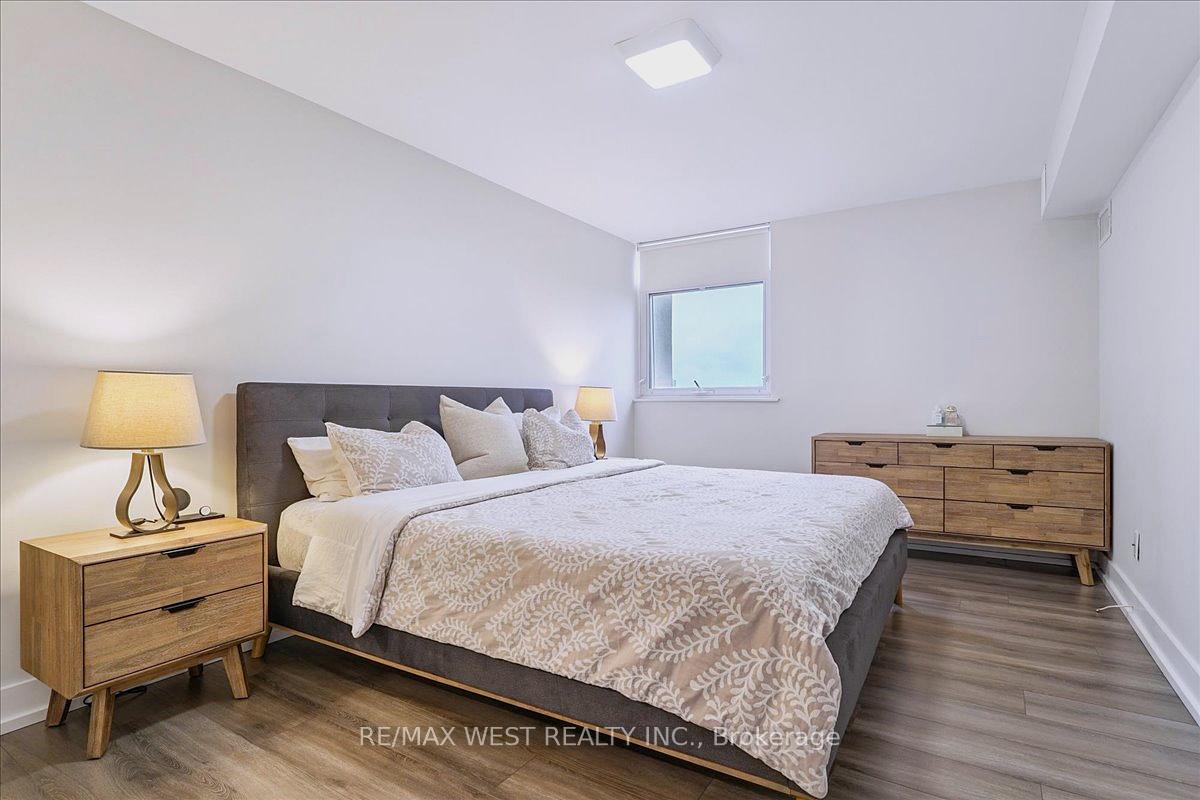 Photo 5 of Unit 1008, 7811 Yonge Street, Markham, Thornhill — HOMEH